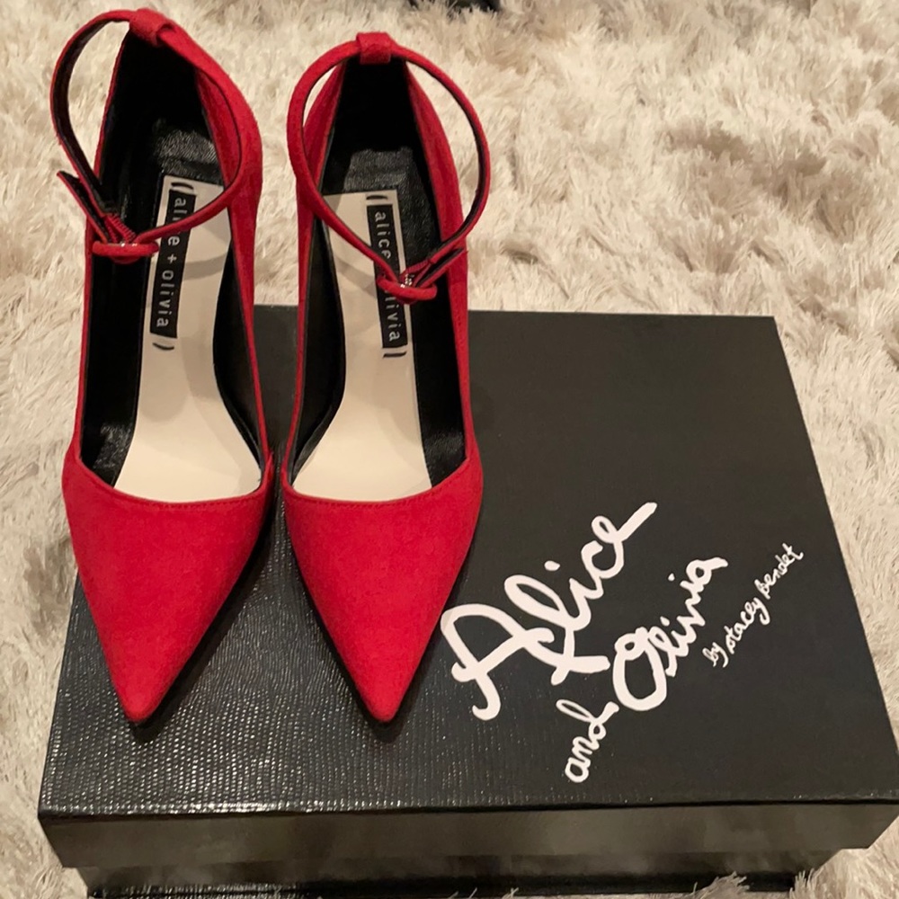 Alice and Olivia, Makayla pumps—NEW WITH TAGS